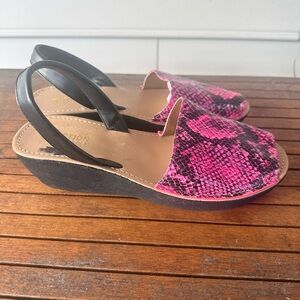 Vionic Pink and Black Wedge Sandals with Ankle Strap